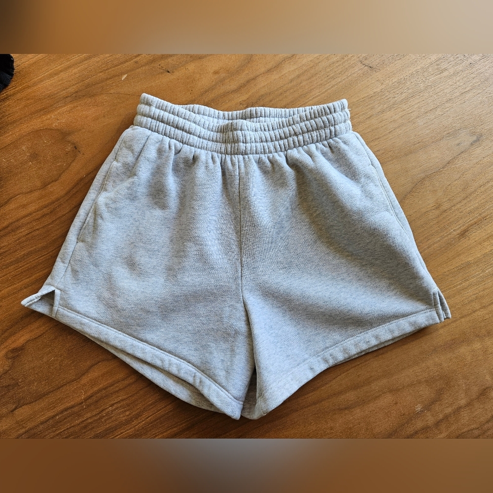 Abercrombie Shorts, Women's S, light gray, super cozy! Very Good Condition!
